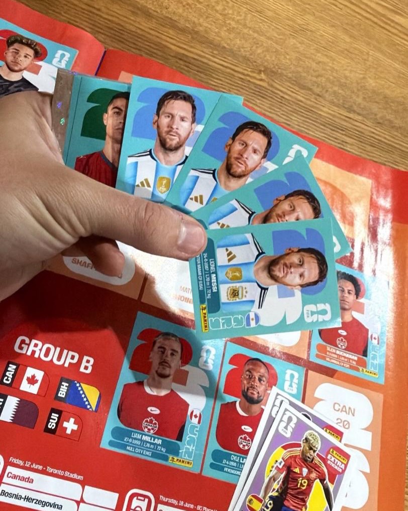 Figurinhas coladas no álbum